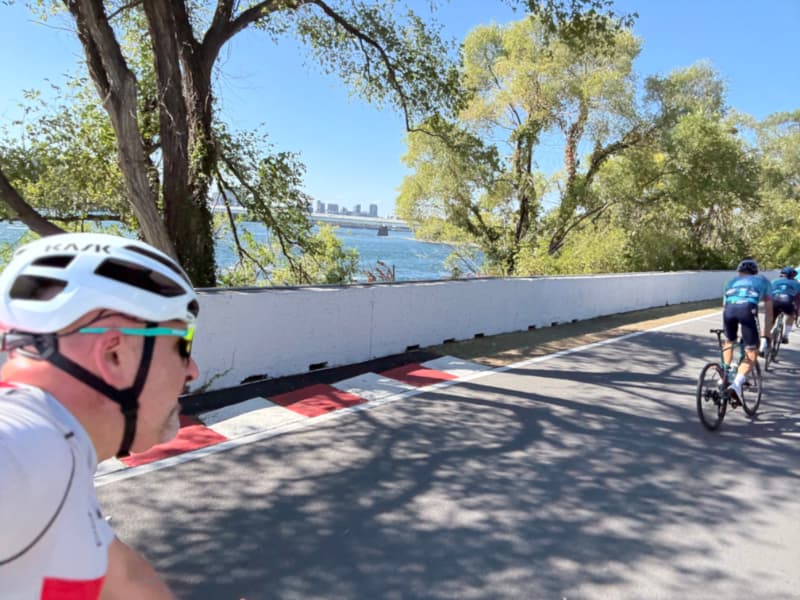 Working hard to keep up with the pros' 'easy' pace